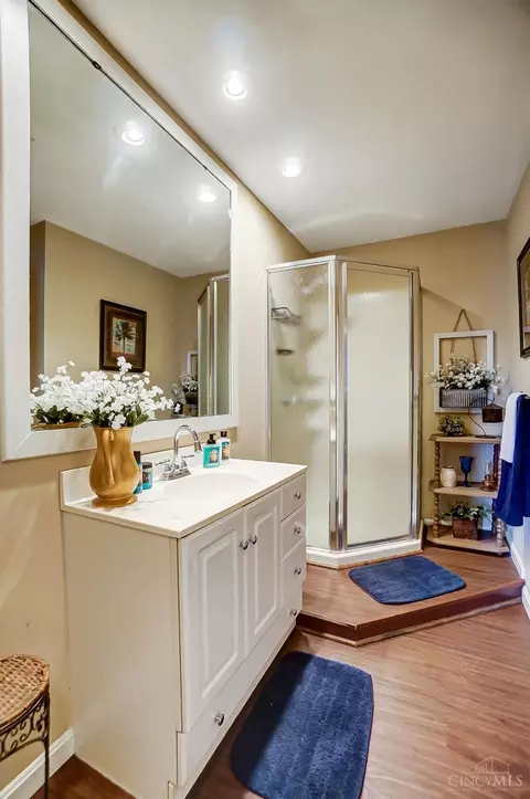 Bath - 6432 Hillside Ave, Cincinnati, OH 45233 photo 9 of 10