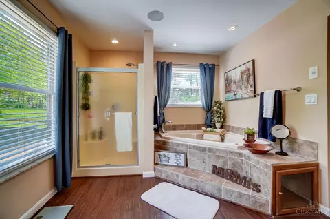 Bath - 6432 Hillside Ave, Cincinnati, OH 45233 photo 3 of 10