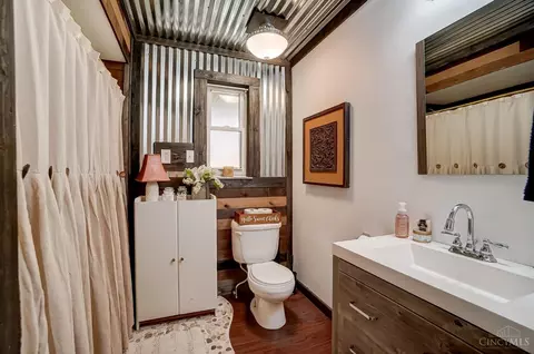 Bath - 6432 Hillside Ave, Cincinnati, OH 45233 photo 1 of 10