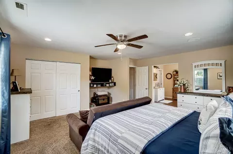 Bedroom - 6432 Hillside Ave, Cincinnati, OH 45233 photo 3 of 7