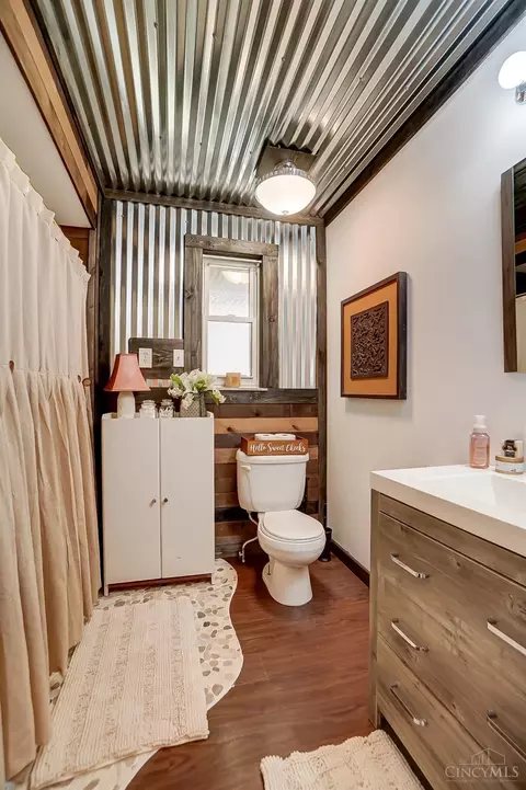Bath - 6432 Hillside Ave, Cincinnati, OH 45233 photo 2 of 10