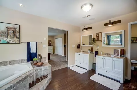 Bath - 6432 Hillside Ave, Cincinnati, OH 45233 photo 5 of 10