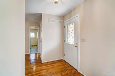 Entry Way - 1053 Sutton Rd, Cincinnati, OH 45230 photo 1 of 3
