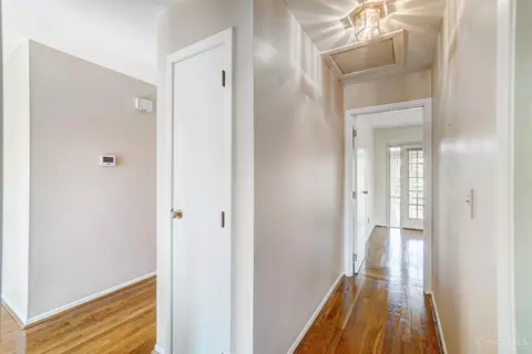Entry Way - 1053 Sutton Rd, Cincinnati, OH 45230 photo 3 of 3