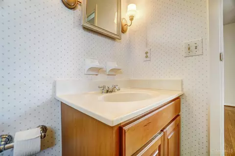 Bath - 1053 Sutton Rd, Cincinnati, OH 45230 photo 3 of 4
