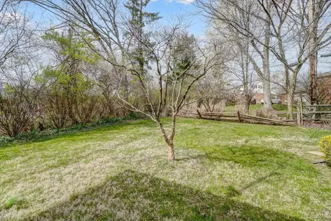 Exterior - 1053 Sutton Rd, Cincinnati, OH 45230 photo 14 of 16