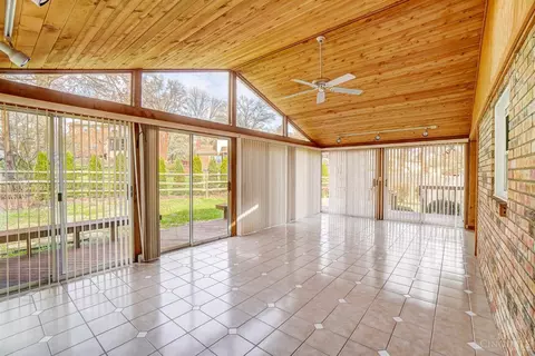 Living - 1053 Sutton Rd, Cincinnati, OH 45230 photo 5 of 6