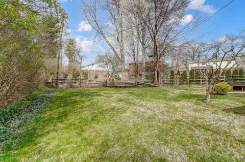 Exterior - 1053 Sutton Rd, Cincinnati, OH 45230 photo 15 of 16