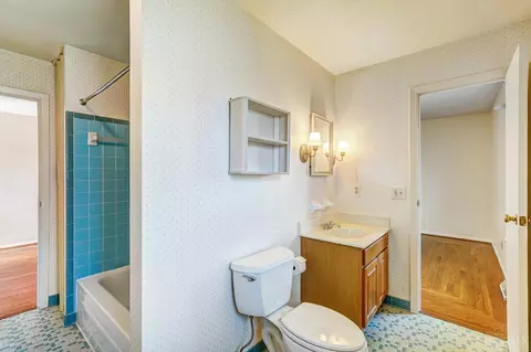 Bath - 1053 Sutton Rd, Cincinnati, OH 45230 photo 1 of 4