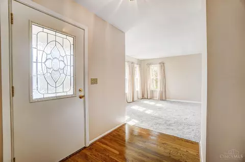 Living - 1053 Sutton Rd, Cincinnati, OH 45230 photo 1 of 6
