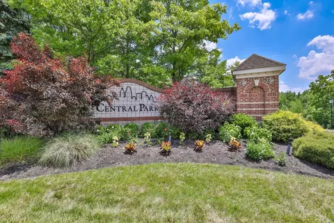 Exterior - 717 Castlegate Ln #303, Cincinnati, OH 45231 photo 6 of 8