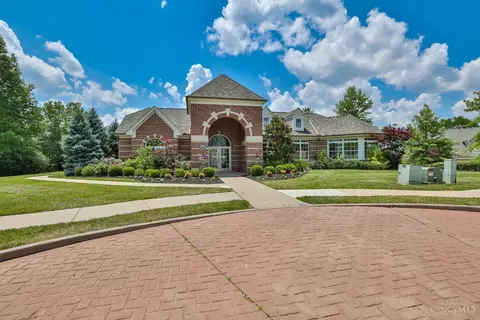 Exterior - 717 Castlegate Ln #303, Cincinnati, OH 45231 photo 7 of 8