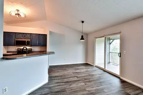 Dining - 717 Castlegate Ln #303, Cincinnati, OH 45231 photo 1 of 1