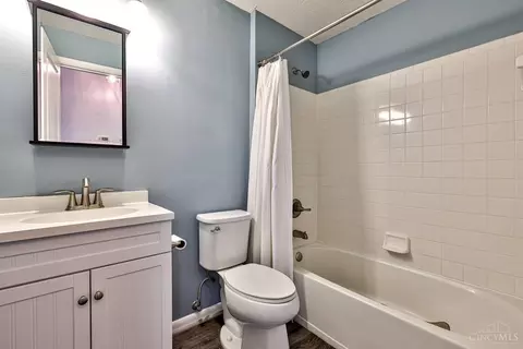 Bath - 717 Castlegate Ln #303, Cincinnati, OH 45231 photo 3 of 3