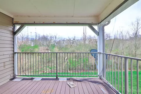 Exterior - 717 Castlegate Ln #303, Cincinnati, OH 45231 photo 4 of 8