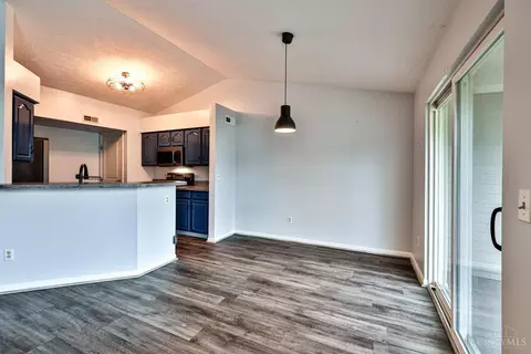 Kitchen - 717 Castlegate Ln #303, Cincinnati, OH 45231 photo 1 of 5