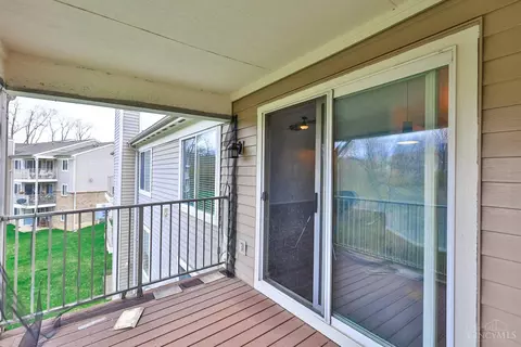 Exterior - 717 Castlegate Ln #303, Cincinnati, OH 45231 photo 5 of 8