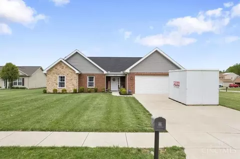 1546 Clearbrook Ln, Amelia, OH 45102