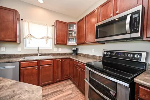 Kitchen - 3142 Yellowtail Ter, Morrow, OH 45152 photo 3 of 5