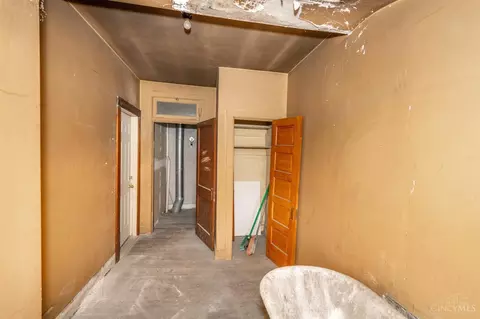 Bedroom - 3896 Reading Rd #O, Cincinnati, OH 45229 photo 4 of 5