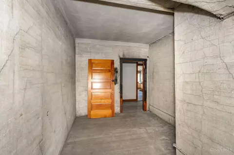 Entry Way - 3896 Reading Rd #O, Cincinnati, OH 45229 photo 4 of 5