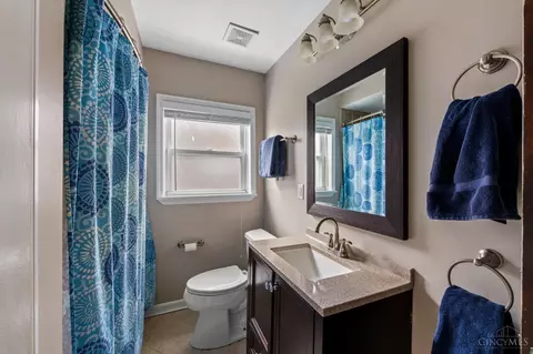 Bath - 4165 Sherel Ln, Cincinnati, OH 45209 photo 1 of 2