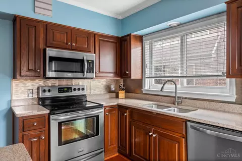 Kitchen - 4165 Sherel Ln, Cincinnati, OH 45209 photo 7 of 8