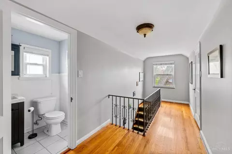 Entry Way - 4165 Sherel Ln, Cincinnati, OH 45209 photo 4 of 4