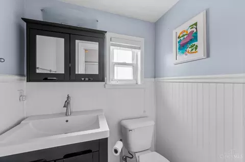 Bath - 4165 Sherel Ln, Cincinnati, OH 45209 photo 2 of 2