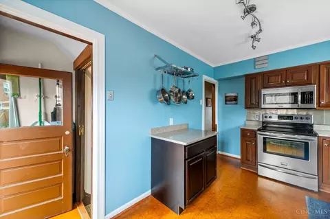 Kitchen - 4165 Sherel Ln, Cincinnati, OH 45209 photo 5 of 8