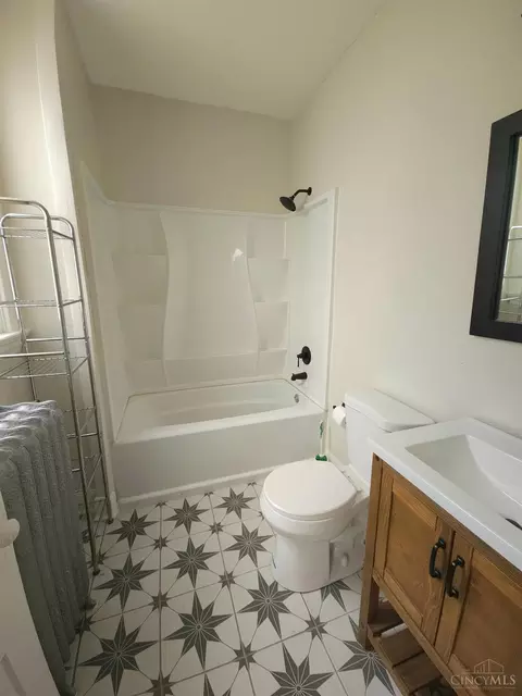 Bath - 23 Poplar St, Cincinnati, OH 45216 photo 2 of 3