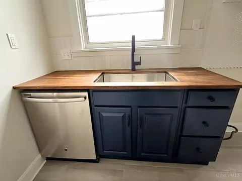 Kitchen - 23 Poplar St, Cincinnati, OH 45216 photo 3 of 3