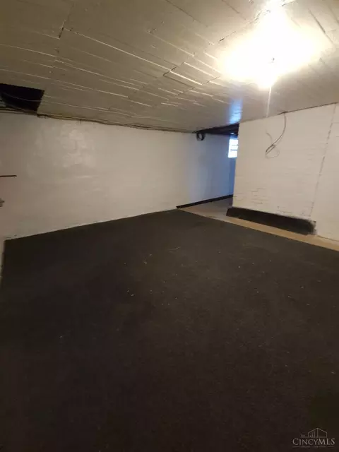 Exterior - 23 Poplar St, Cincinnati, OH 45216 photo 5 of 6