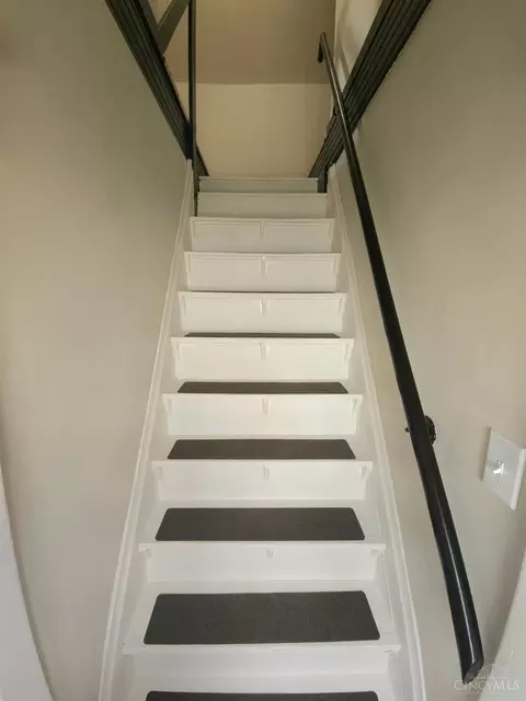Entry Way - 23 Poplar St, Cincinnati, OH 45216 photo 1 of 2