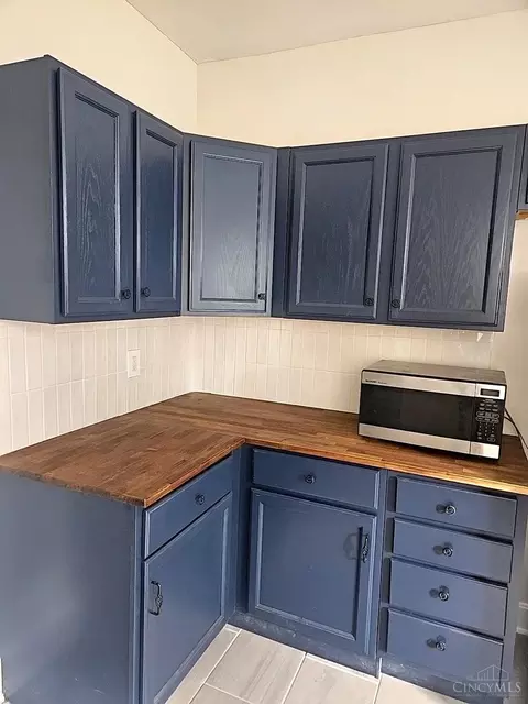 Kitchen - 23 Poplar St, Cincinnati, OH 45216 photo 2 of 3