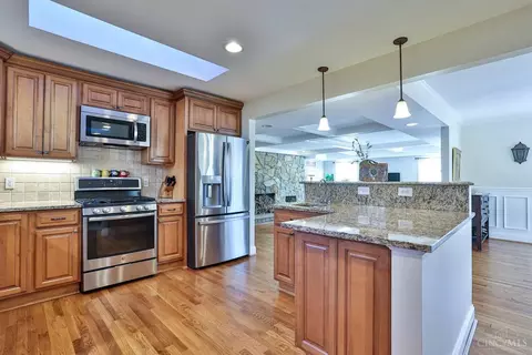 Kitchen - 6096 Ropes Dr, Cincinnati, OH 45244 photo 4 of 6