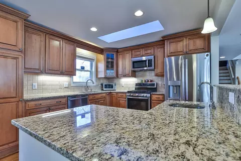 Kitchen - 6096 Ropes Dr, Cincinnati, OH 45244 photo 6 of 6