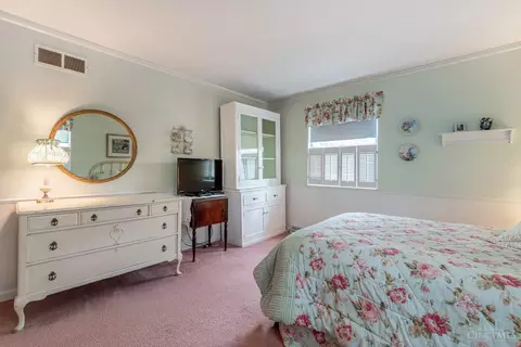 Bedroom - 8348 Shadowpoint Ct, Montgomery, OH 45242 photo 8 of 10