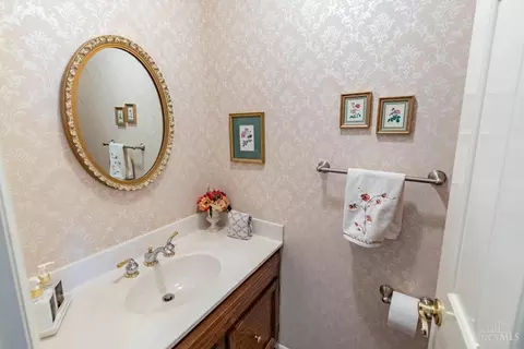 Bath - 8348 Shadowpoint Ct, Montgomery, OH 45242 photo 1 of 5