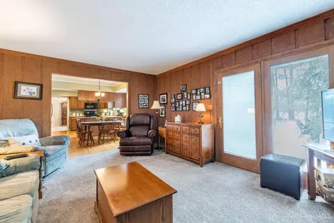 Living - 8348 Shadowpoint Ct, Montgomery, OH 45242 photo 5 of 5