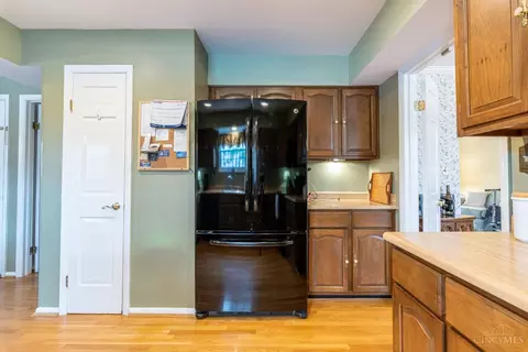 Kitchen - 8348 Shadowpoint Ct, Montgomery, OH 45242 photo 4 of 5