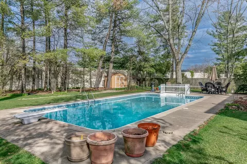Exterior - 8348 Shadowpoint Ct, Montgomery, OH 45242 photo 12 of 16