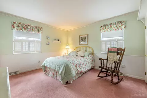 Bedroom - 8348 Shadowpoint Ct, Montgomery, OH 45242 photo 6 of 10