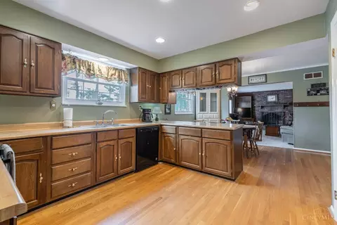 Kitchen - 8348 Shadowpoint Ct, Montgomery, OH 45242 photo 1 of 5