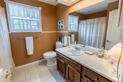 Bath - 8348 Shadowpoint Ct, Montgomery, OH 45242 photo 3 of 5