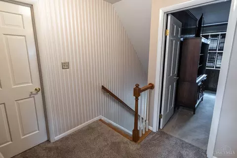 Entry Way - 8348 Shadowpoint Ct, Montgomery, OH 45242 photo 2 of 2