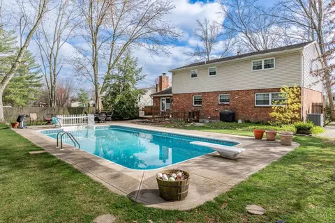 Exterior - 8348 Shadowpoint Ct, Montgomery, OH 45242 photo 10 of 16