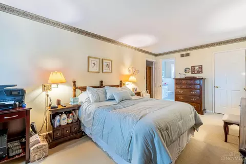 Bedroom - 8348 Shadowpoint Ct, Montgomery, OH 45242 photo 2 of 10