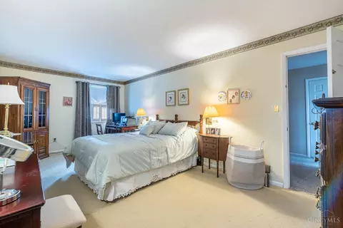 Bedroom - 8348 Shadowpoint Ct, Montgomery, OH 45242 photo 3 of 10
