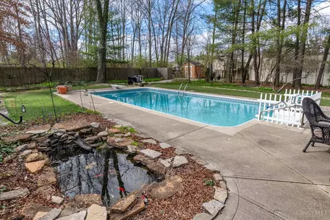 Exterior - 8348 Shadowpoint Ct, Montgomery, OH 45242 photo 4 of 16